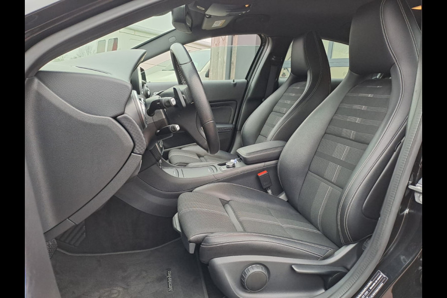 Mercedes-Benz A-Klasse 180 Business Solution AMG | Automaat | LED | LMV | Camera | All-season |