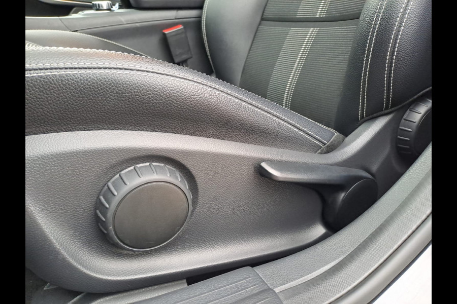 Mercedes-Benz A-Klasse 180 Business Solution AMG | Automaat | LED | LMV | Camera | All-season |