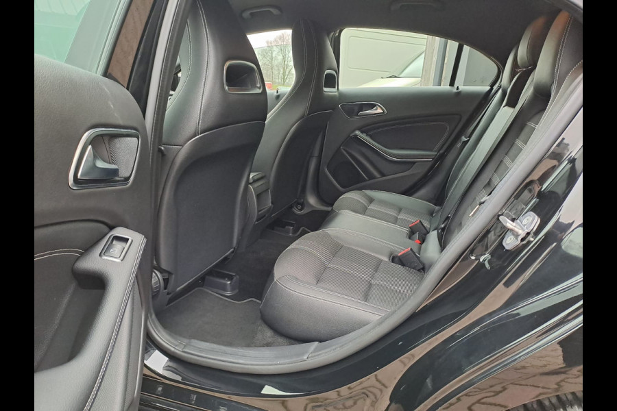 Mercedes-Benz A-Klasse 180 Business Solution AMG | Automaat | LED | LMV | Camera | All-season |