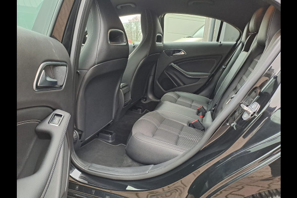 Mercedes-Benz A-Klasse 180 Business Solution AMG | Automaat | LED | LMV | Camera | All-season |