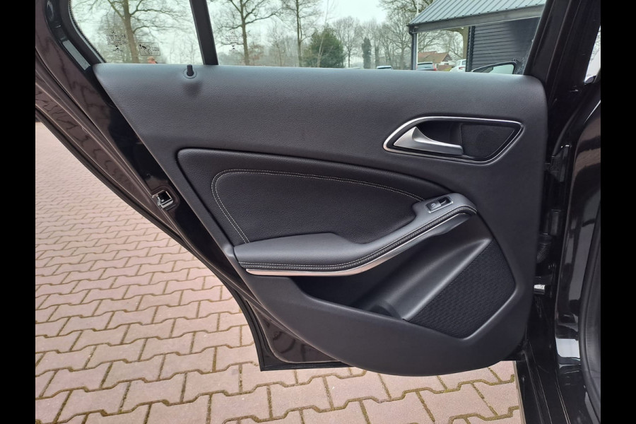 Mercedes-Benz A-Klasse 180 Business Solution AMG | Automaat | LED | LMV | Camera | All-season |