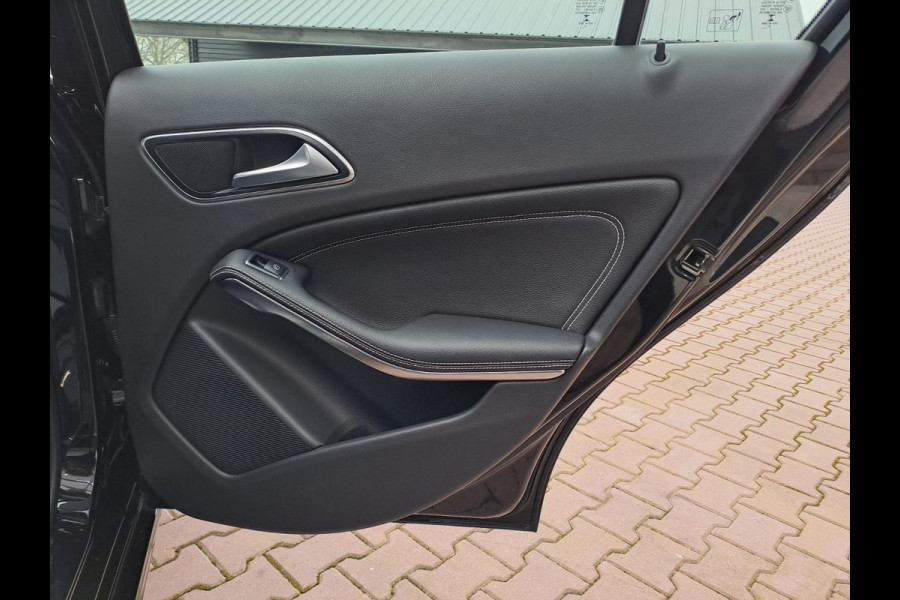 Mercedes-Benz A-Klasse 180 Business Solution AMG | Automaat | LED | LMV | Camera | All-season |