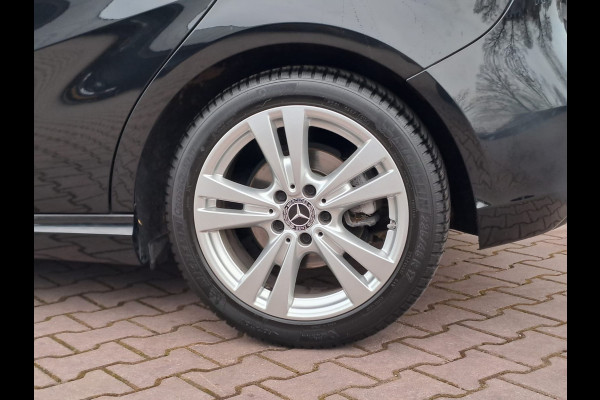 Mercedes-Benz A-Klasse 180 Business Solution AMG | Automaat | LED | LMV | Camera | All-season |