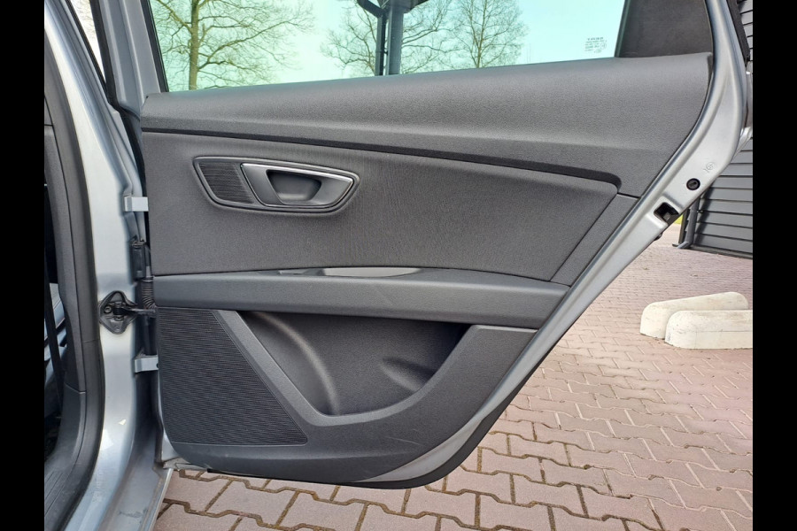 Seat León ST 1.5 TSI FR Business Intense | Navi | Virtual cockpit | Elektr. Trekhaak | Panodak | Automaat |