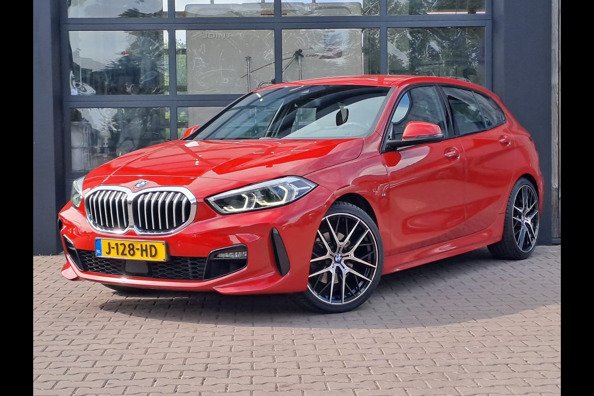 BMW 1-serie 118i High Executive | Navi | Sportinterieur | Stoelverw.| Head-up | Leder | M-Sport - Model 2020 BMW 1-serie 118i High Executive | Navi | Sportinterieur | Stoelverw.| Head-up | Leder | M-Sport - Model 2020