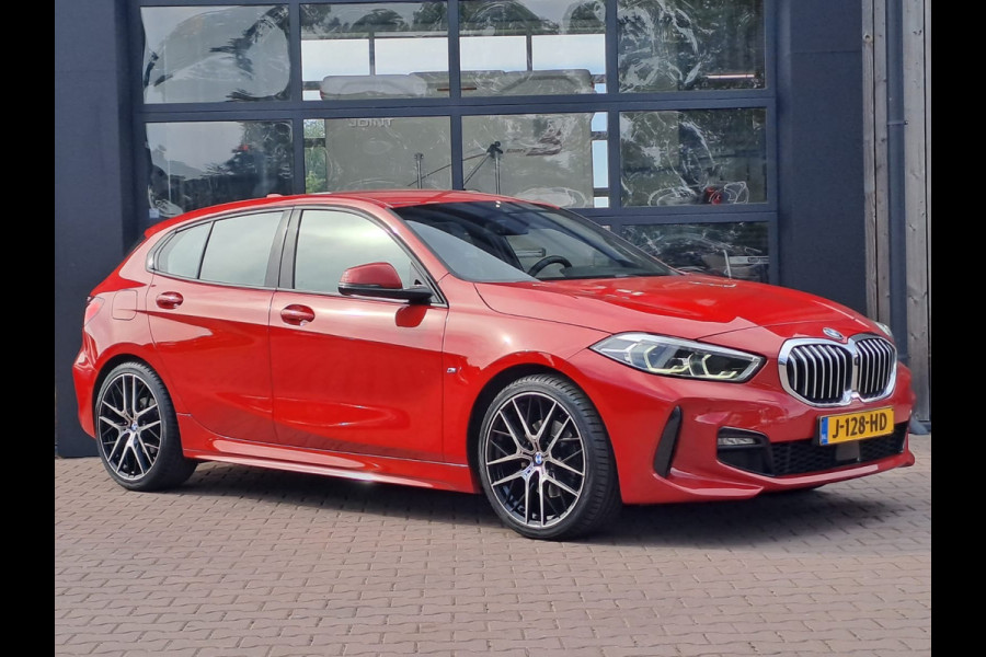 BMW 1-serie 118i High Executive | Navi | Sportinterieur | Stoelverw.| Head-up | Leder | M-Sport - Model 2020