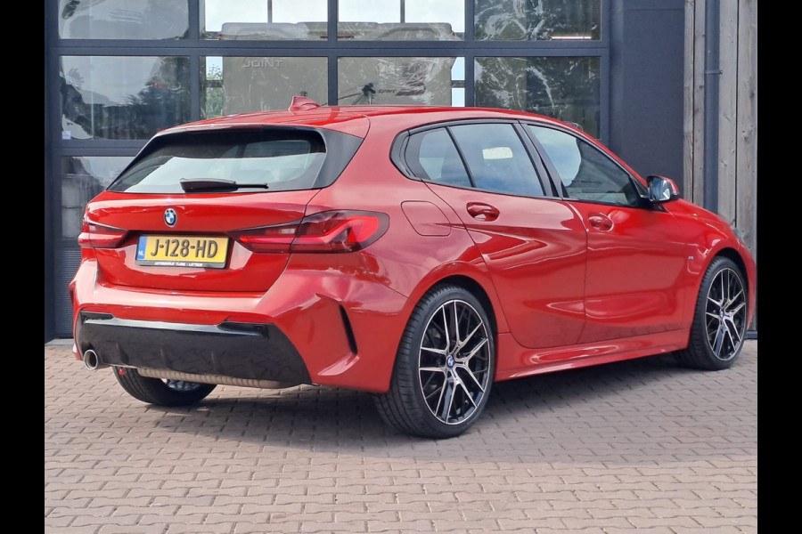 BMW 1-serie 118i High Executive | Navi | Sportinterieur | Stoelverw.| Head-up | Leder | M-Sport - Model 2020