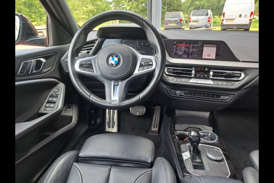 BMW 1-serie 118i High Executive | Navi | Sportinterieur | Stoelverw.| Head-up | Leder | M-Sport - Model 2020