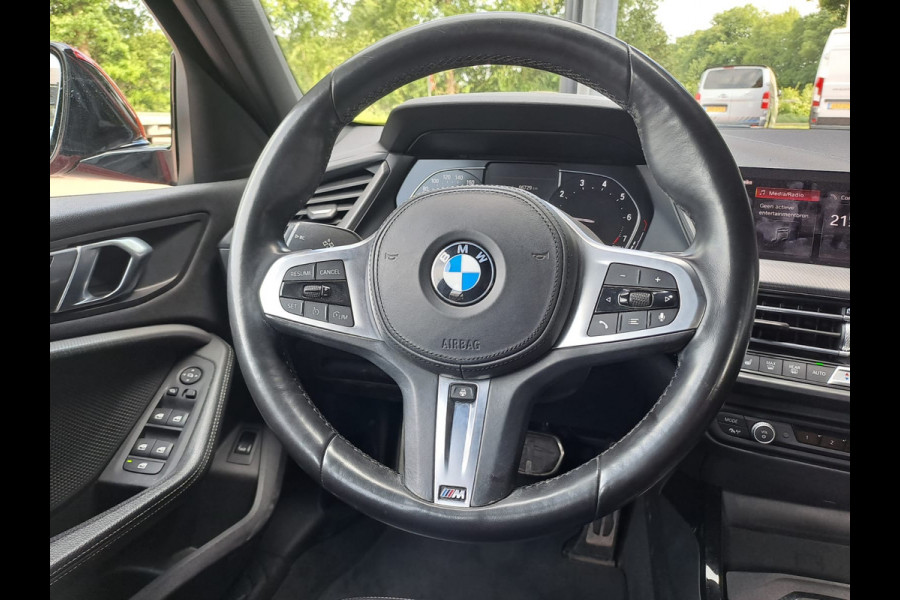 BMW 1-serie 118i High Executive | Navi | Sportinterieur | Stoelverw.| Head-up | Leder | M-Sport - Model 2020
