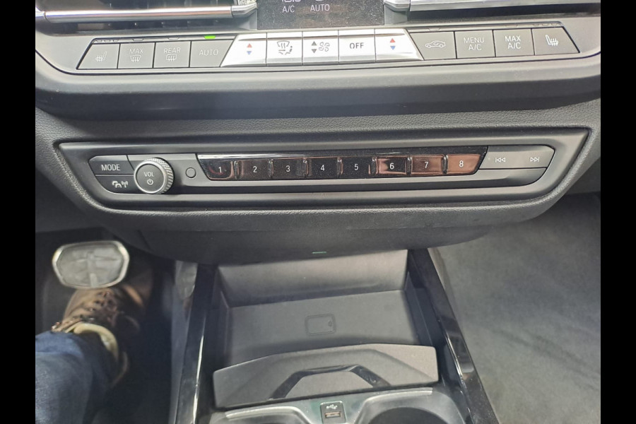 BMW 1-serie 118i High Executive | Navi | Sportinterieur | Stoelverw.| Head-up | Leder | M-Sport - Model 2020