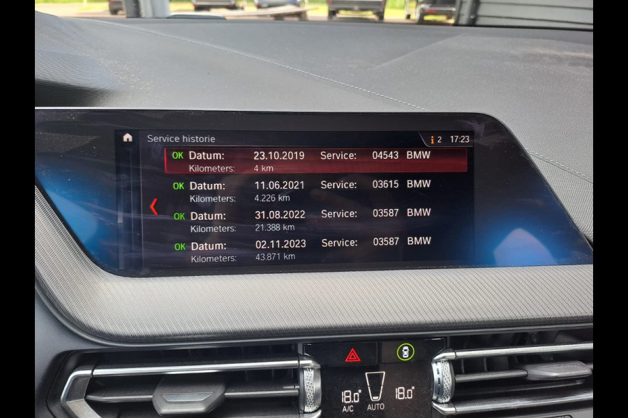 BMW 1-serie 118i High Executive | Navi | Sportinterieur | Stoelverw.| Head-up | Leder | M-Sport - Model 2020
