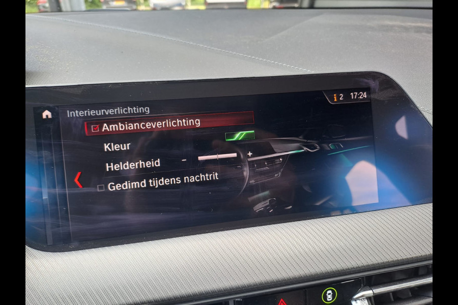 BMW 1-serie 118i High Executive | Navi | Sportinterieur | Stoelverw.| Head-up | Leder | M-Sport - Model 2020