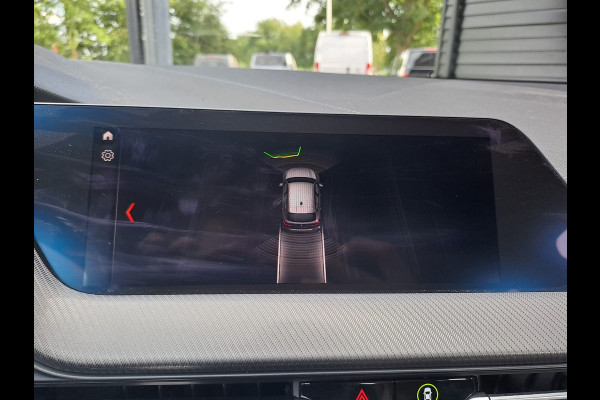 BMW 1-serie 118i High Executive | Navi | Sportinterieur | Stoelverw.| Head-up | Leder | M-Sport - Model 2020
