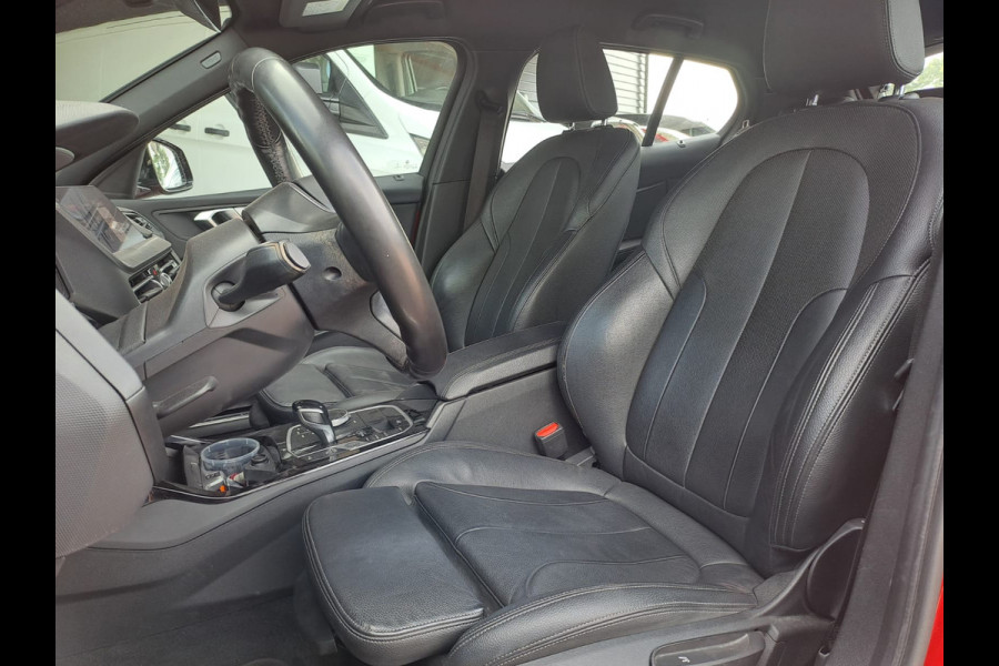 BMW 1-serie 118i High Executive | Navi | Sportinterieur | Stoelverw.| Head-up | Leder | M-Sport - Model 2020