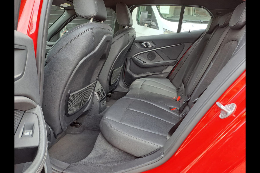 BMW 1-serie 118i High Executive | Navi | Sportinterieur | Stoelverw.| Head-up | Leder | M-Sport - Model 2020