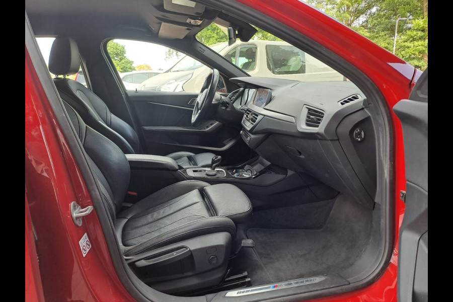 BMW 1-serie 118i High Executive | Navi | Sportinterieur | Stoelverw.| Head-up | Leder | M-Sport - Model 2020