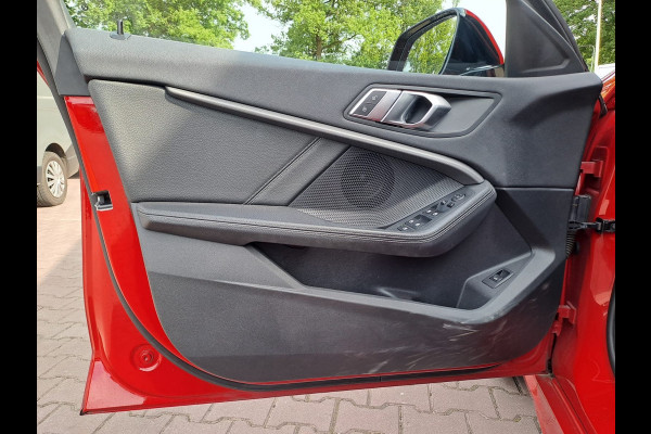 BMW 1-serie 118i High Executive | Navi | Sportinterieur | Stoelverw.| Head-up | Leder | M-Sport - Model 2020