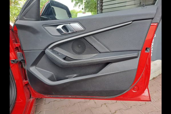 BMW 1-serie 118i High Executive | Navi | Sportinterieur | Stoelverw.| Head-up | Leder | M-Sport - Model 2020