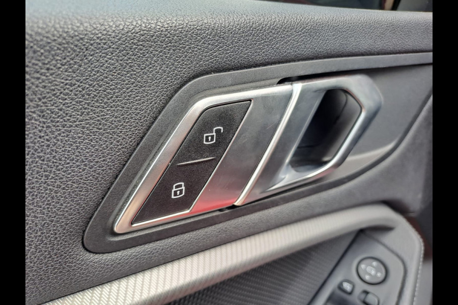 BMW 1-serie 118i High Executive | Navi | Sportinterieur | Stoelverw.| Head-up | Leder | M-Sport - Model 2020