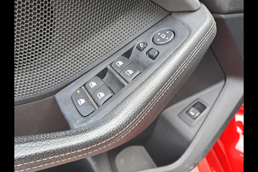 BMW 1-serie 118i High Executive | Navi | Sportinterieur | Stoelverw.| Head-up | Leder | M-Sport - Model 2020