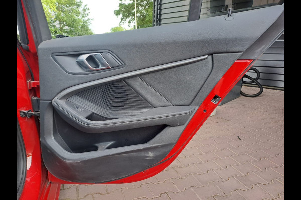 BMW 1-serie 118i High Executive | Navi | Sportinterieur | Stoelverw.| Head-up | Leder | M-Sport - Model 2020