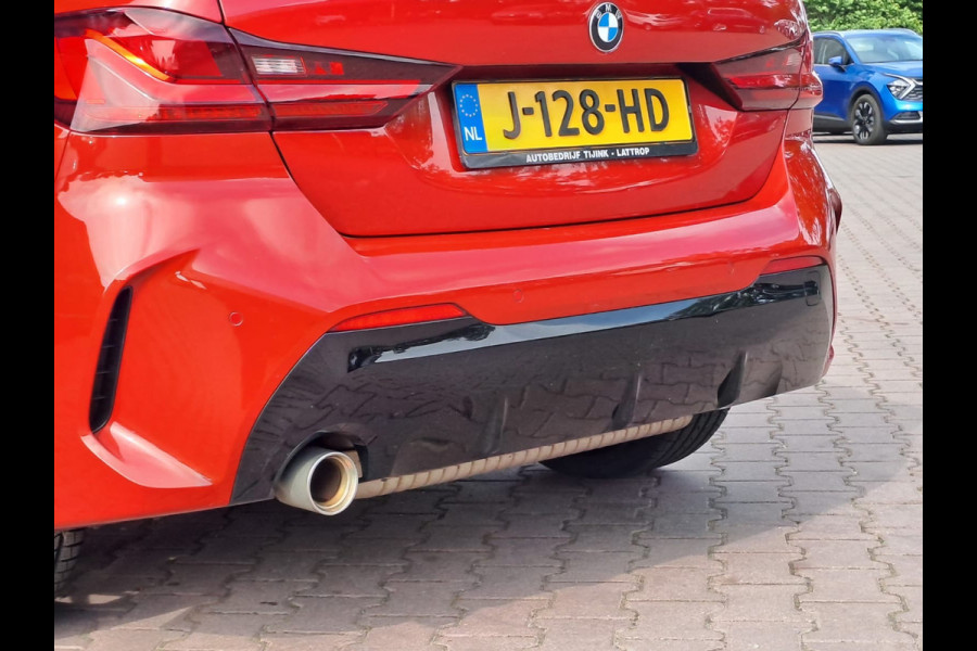 BMW 1-serie 118i High Executive | Navi | Sportinterieur | Stoelverw.| Head-up | Leder | M-Sport - Model 2020
