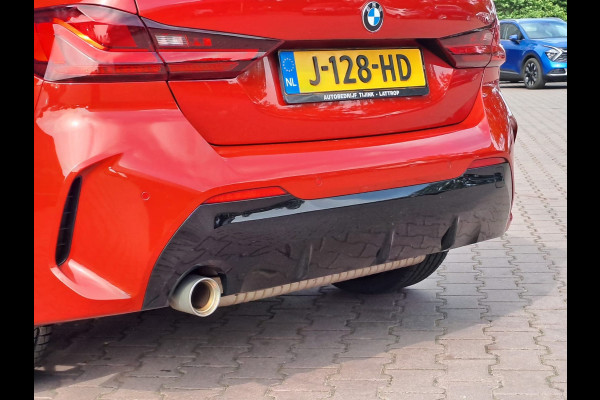 BMW 1-serie 118i High Executive | Navi | Sportinterieur | Stoelverw.| Head-up | Leder | M-Sport - Model 2020