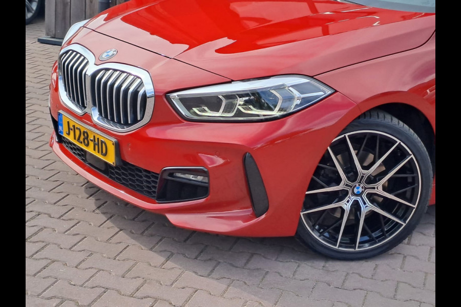 BMW 1-serie 118i High Executive | Navi | Sportinterieur | Stoelverw.| Head-up | Leder | M-Sport - Model 2020