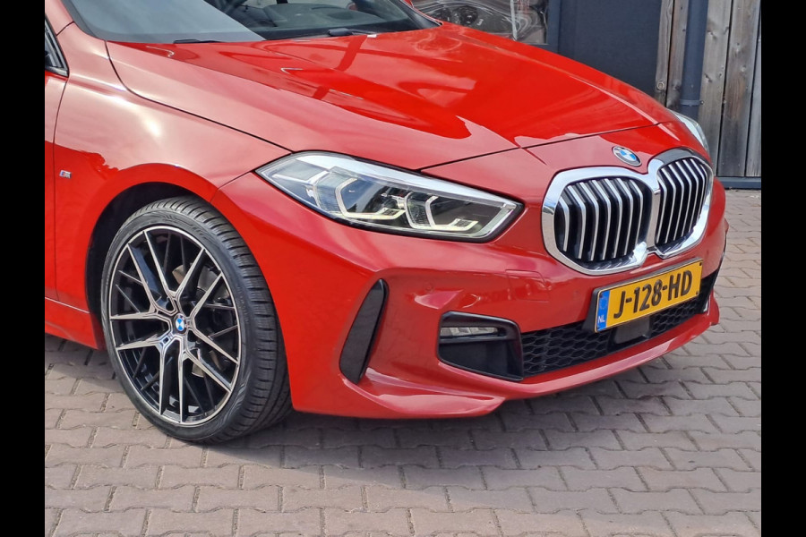 BMW 1-serie 118i High Executive | Navi | Sportinterieur | Stoelverw.| Head-up | Leder | M-Sport - Model 2020
