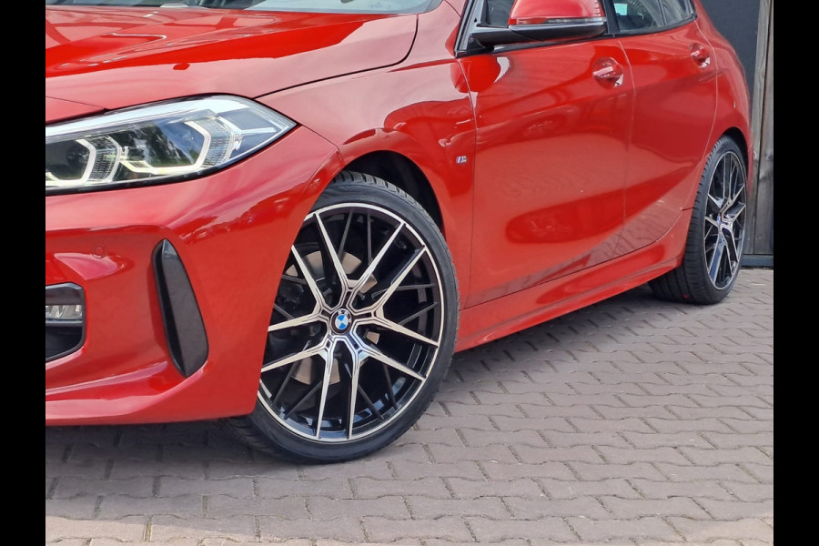BMW 1-serie 118i High Executive | Navi | Sportinterieur | Stoelverw.| Head-up | Leder | M-Sport - Model 2020