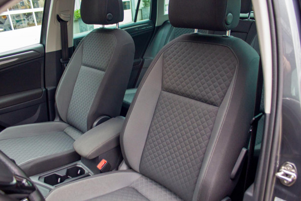 Volkswagen Tiguan 1.5 TSI Comfortline Business | Prijs rijklaar incl. 12 mnd garantie | Trekhaak Panodak Navi Elek Klep Stoelverw