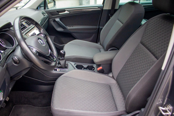 Volkswagen Tiguan 1.5 TSI Comfortline Business | Prijs rijklaar incl. 12 mnd garantie | Trekhaak Panodak Navi Elek Klep Stoelverw