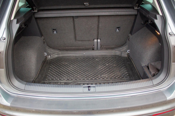 Volkswagen Tiguan 1.5 TSI Comfortline Business | Prijs rijklaar incl. 12 mnd garantie | Trekhaak Panodak Navi Elek Klep Stoelverw