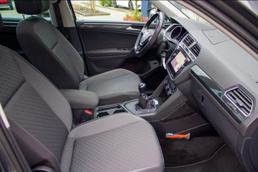 Volkswagen Tiguan 1.5 TSI Comfortline Business | Prijs rijklaar incl. 12 mnd garantie | Trekhaak Panodak Navi Elek Klep Stoelverw