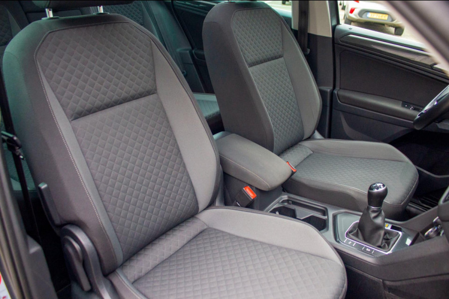 Volkswagen Tiguan 1.5 TSI Comfortline Business | Prijs rijklaar incl. 12 mnd garantie | Trekhaak Panodak Navi Elek Klep Stoelverw