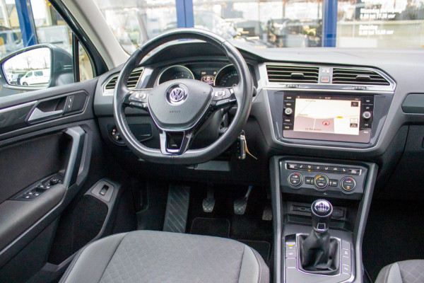 Volkswagen Tiguan 1.5 TSI Comfortline Business | Prijs rijklaar incl. 12 mnd garantie | Trekhaak Panodak Navi Elek Klep Stoelverw