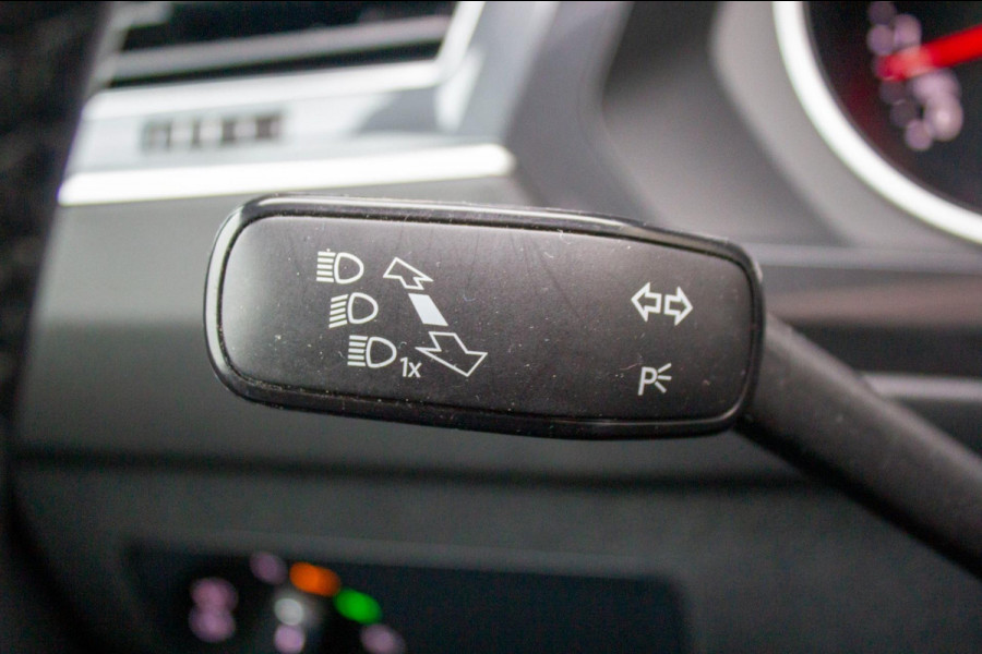 Volkswagen Tiguan 1.5 TSI Comfortline Business | Prijs rijklaar incl. 12 mnd garantie | Trekhaak Panodak Navi Elek Klep Stoelverw