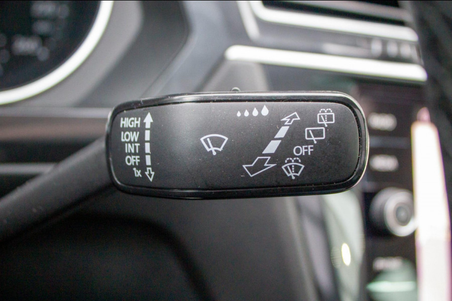Volkswagen Tiguan 1.5 TSI Comfortline Business | Prijs rijklaar incl. 12 mnd garantie | Trekhaak Panodak Navi Elek Klep Stoelverw