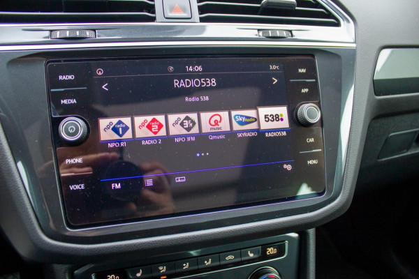 Volkswagen Tiguan 1.5 TSI Comfortline Business | Prijs rijklaar incl. 12 mnd garantie | Trekhaak Panodak Navi Elek Klep Stoelverw