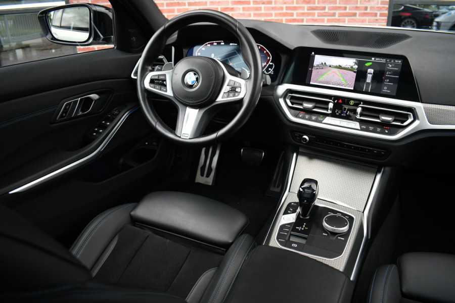 BMW 3 Serie Touring 330e M-Sport Pano Trekhaak Harman/K 19inch Camera