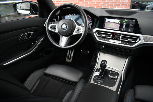 BMW 3 Serie Touring 330e M-Sport Pano Trekhaak Harman/K 19inch Camera