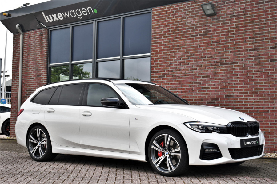 BMW 3 Serie Touring 330e M-Sport Pano Trekhaak Harman/K 19inch Camera