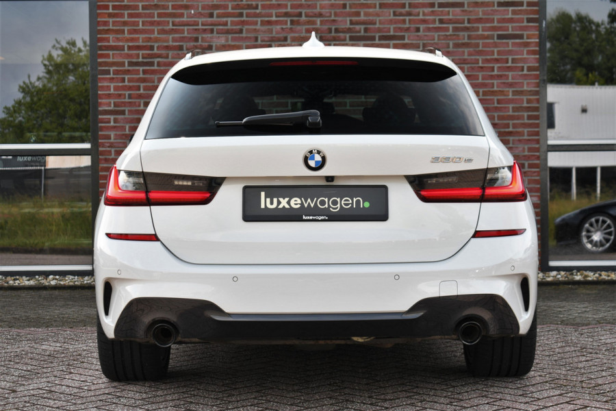 BMW 3 Serie Touring 330e M-Sport Pano Trekhaak Harman/K 19inch Camera