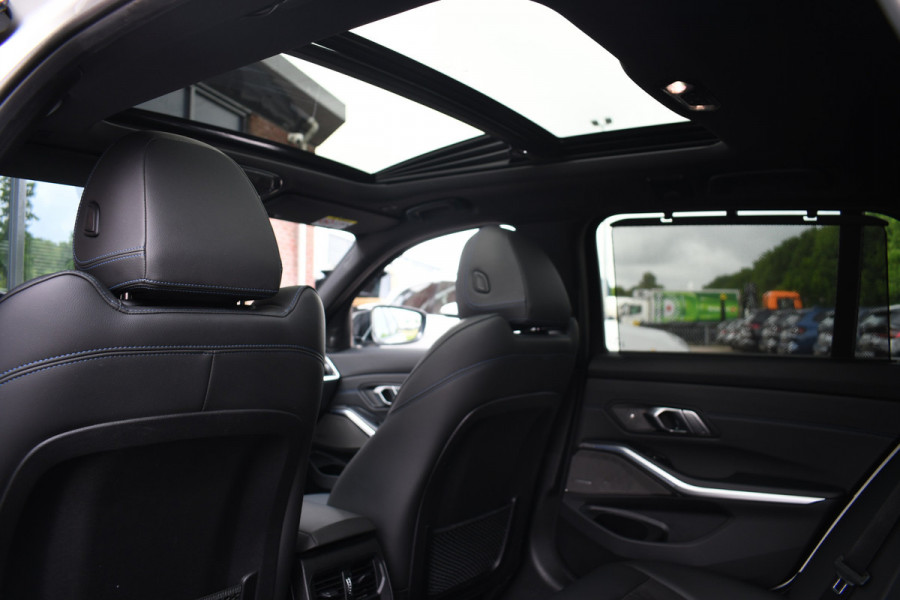 BMW 3 Serie Touring 330e M-Sport Pano Trekhaak Harman/K 19inch Camera