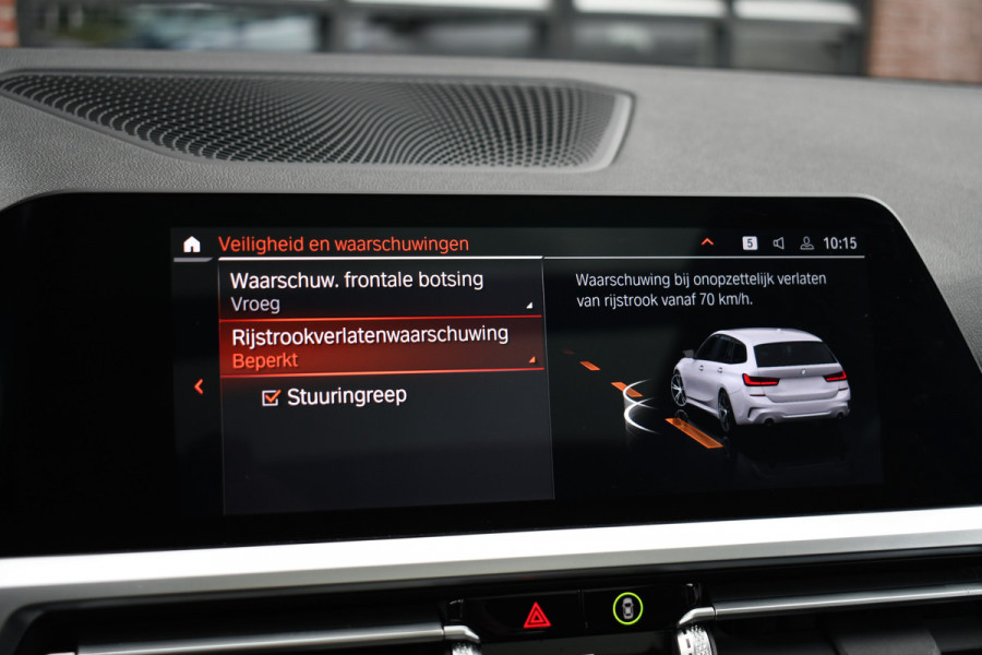 BMW 3 Serie Touring 330e M-Sport Pano Trekhaak Harman/K 19inch Camera