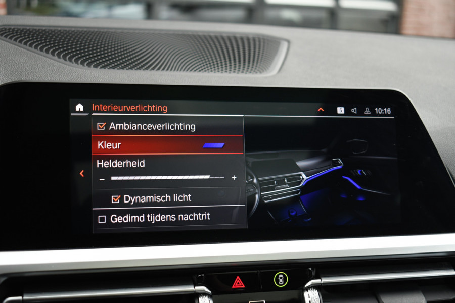 BMW 3 Serie Touring 330e M-Sport Pano Trekhaak Harman/K 19inch Camera