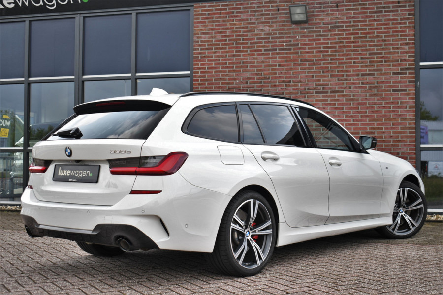BMW 3 Serie Touring 330e M-Sport Pano Trekhaak Harman/K 19inch Camera
