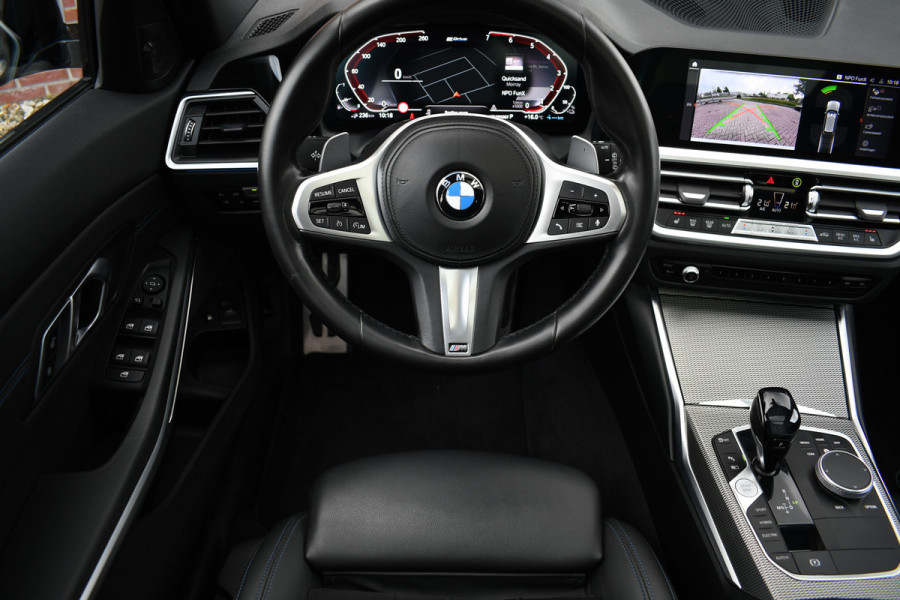 BMW 3 Serie Touring 330e M-Sport Pano Trekhaak Harman/K 19inch Camera