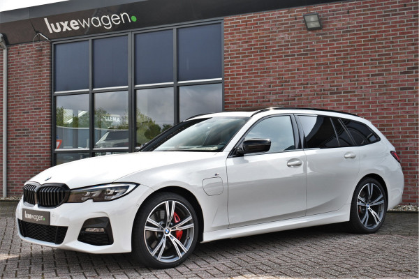 BMW 3 Serie Touring 330e M-Sport Pano Trekhaak Harman/K 19inch Camera