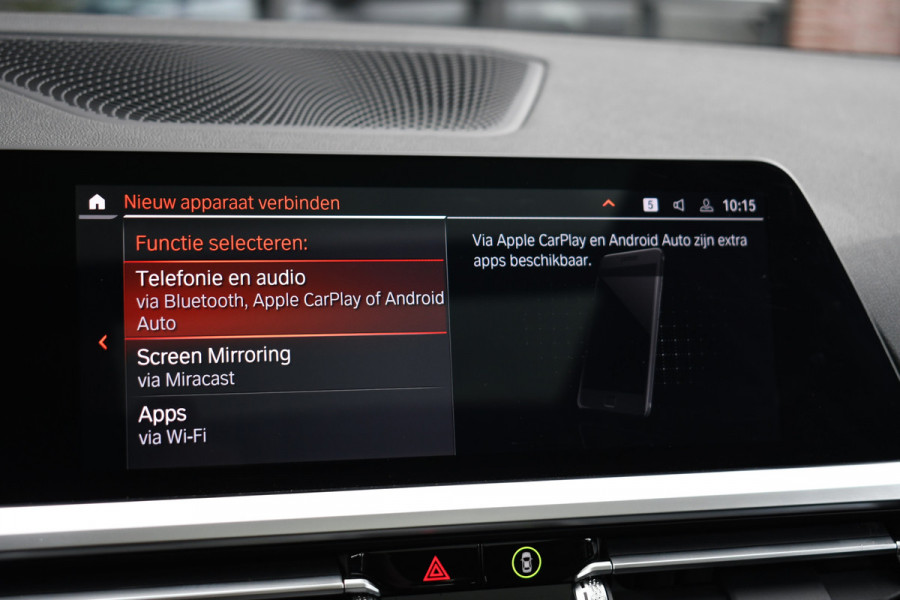 BMW 3 Serie Touring 330e M-Sport Pano Trekhaak Harman/K 19inch Camera
